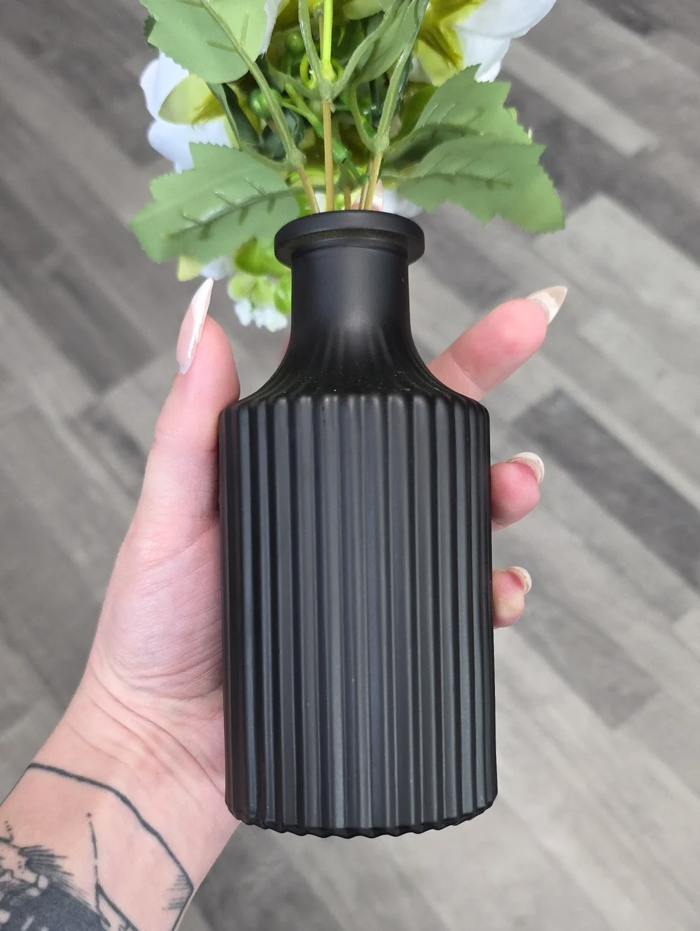 NWOT, Elegant Black Ribbed Vase with White Floral Peony Arrangement